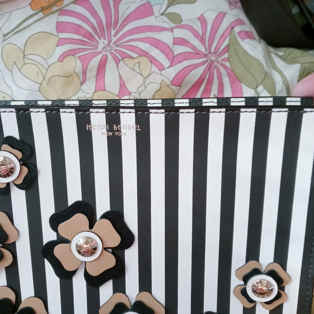 ⭐❤️Henri Bendel GORGEOUS and STUNNING Floral Bag or cosmetic pouch ❤️⭐Fl… - Picture 8 of 16
